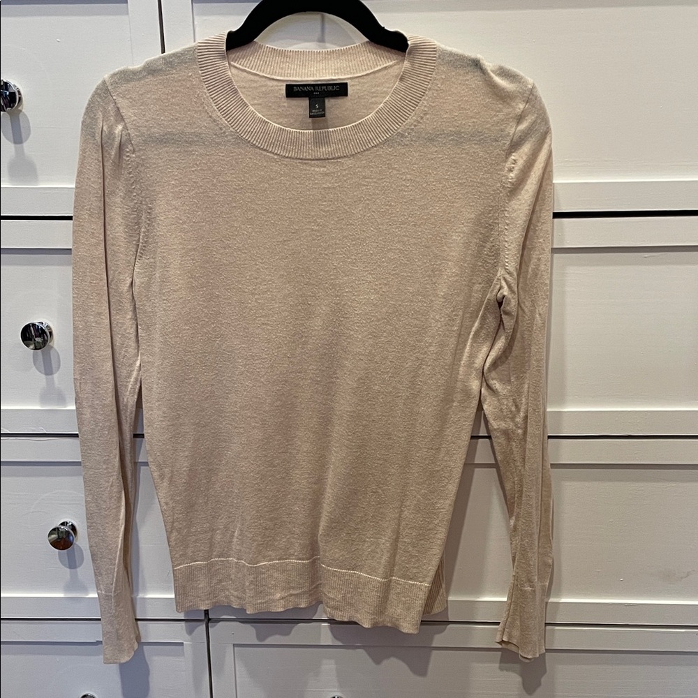 Banana Republic Women's Light Beige Crew Neck Sweater